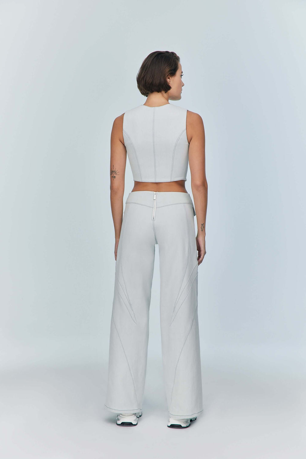 ELEVATE - JENDUE Myla Denim Top - Light Blue Cut-Out Vest